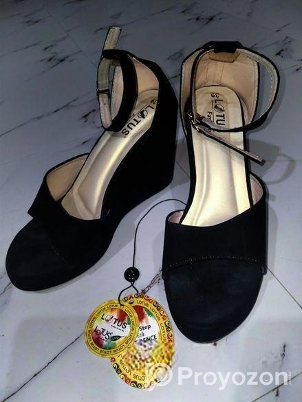 নতুন জুতা