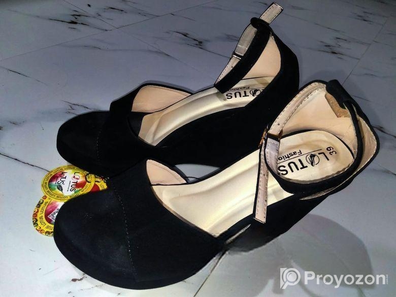 নতুন জুতা