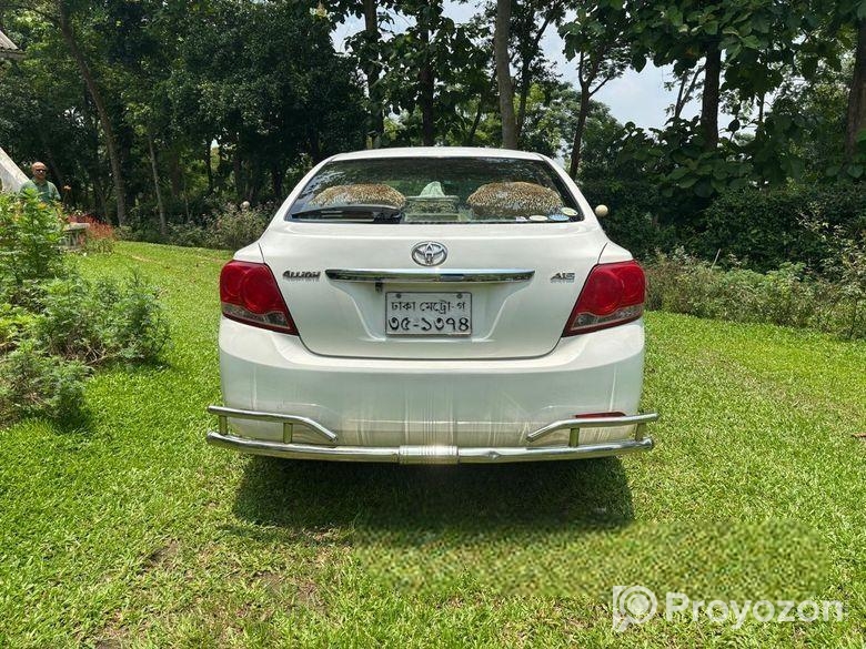 Toyota Allion . 2010