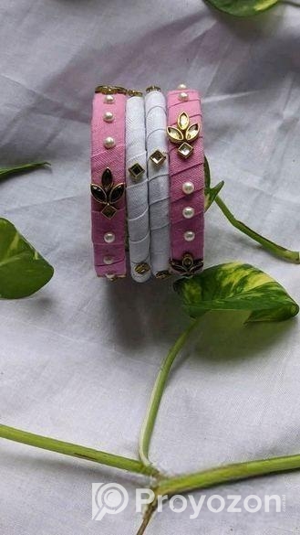 হাতের তৈরি ইউনিক সব চুড়ির কালেকশন