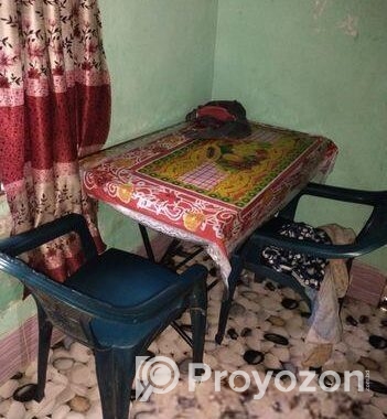 আমি একটি টেবিল ও দুটি চেয়ার বিক্রি করতে চাই