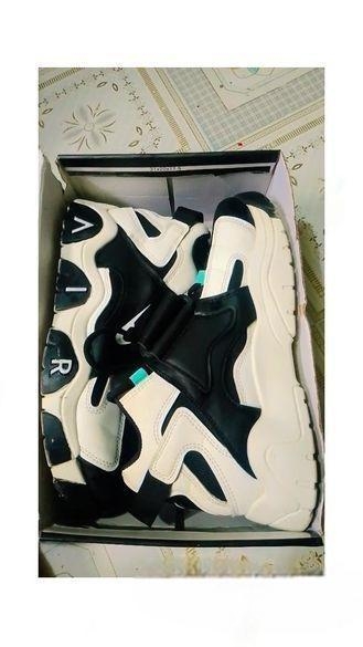 স্নিকার জুতা