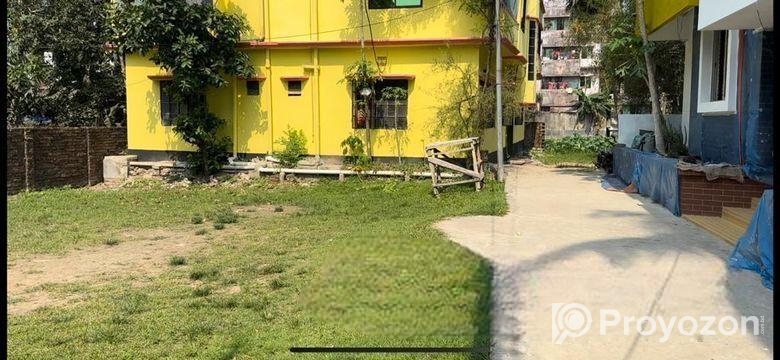 নোয়াখালী মাইজদী জেলা শহরের প্রাণকেন্দ্রে জায়গা ব
