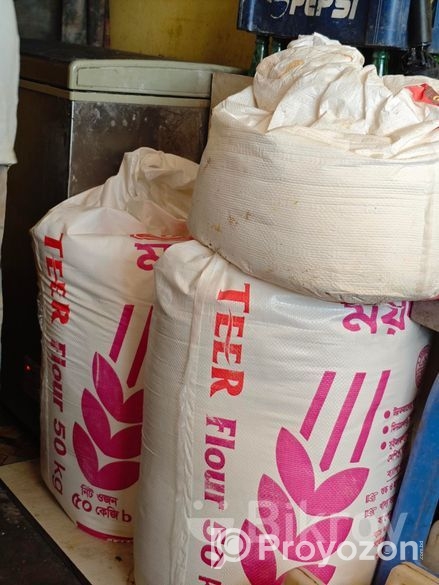 আটা-ময়দার বস্তা ৫০ কেজির ওনেক গুলো আছে
