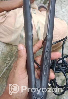 ১ টা হেয়ার ড্রায়ার ও একটা স্ট্রেইটনার বিক্রি হবে