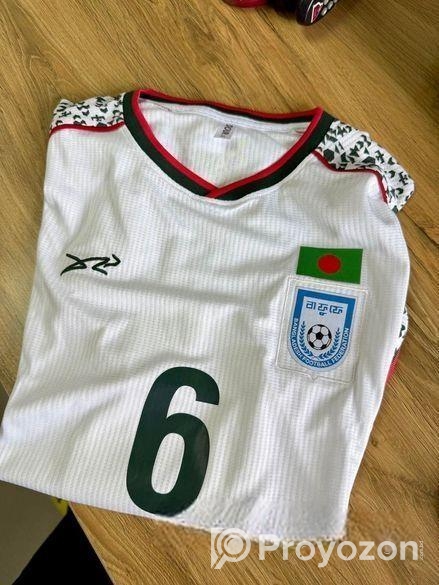 প্রিমিয়াম কোয়ালিটি এই জার্সিটি পেয়ে যাবেন