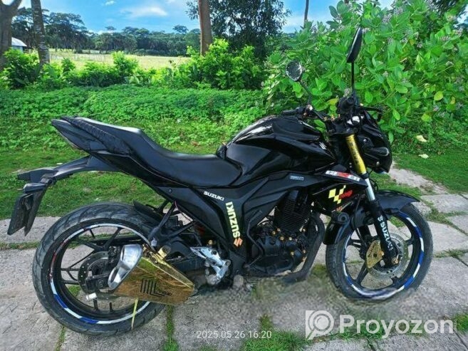 Suzuki Gixxer . 2020
