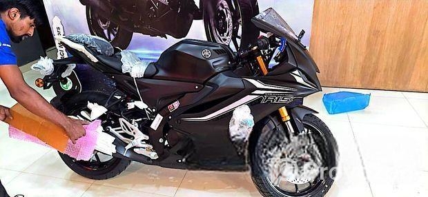 Yamaha R15 V4 . 2025