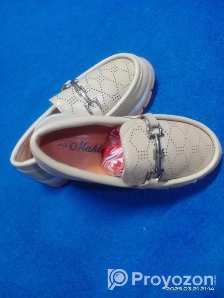 ছোট বাবুদের লোফার