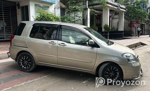 Toyota Raum 2004