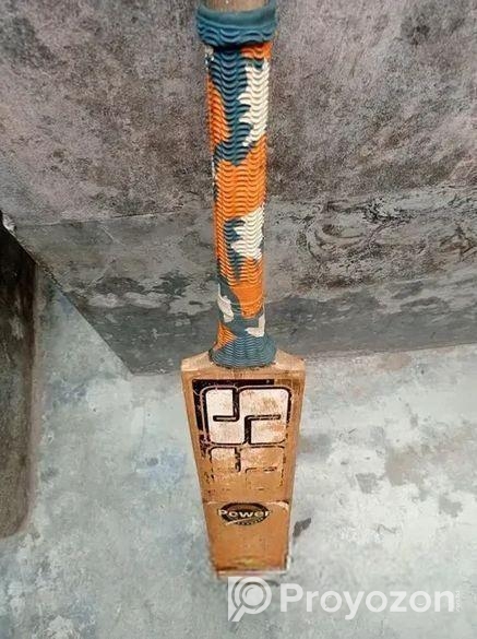 ক্রিকেট ব্যাট ,গ্লাভ,প্যাড