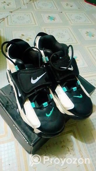 স্নিকার জুতা