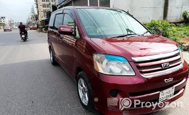 Toyota Noah Microbus X 2005