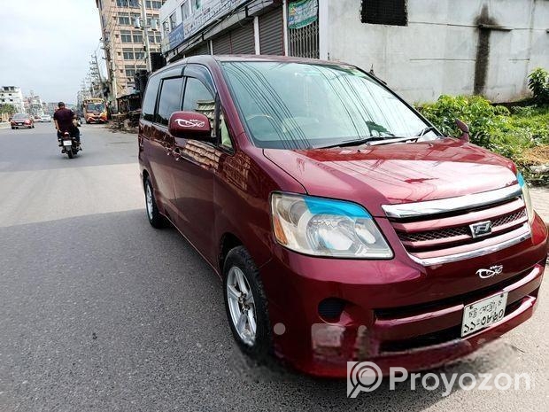 Toyota Noah Microbus X 2005