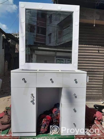 Vanity dressing table