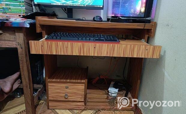 Comupter table Sell Hobe