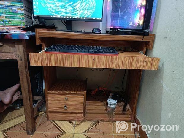 Comupter table Sell Hobe