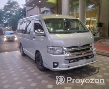Toyota Hiace . 2005