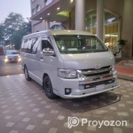 Toyota Hiace . 2005