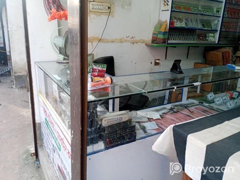 দোকানে মালামাল ও সব রেগ কাইন