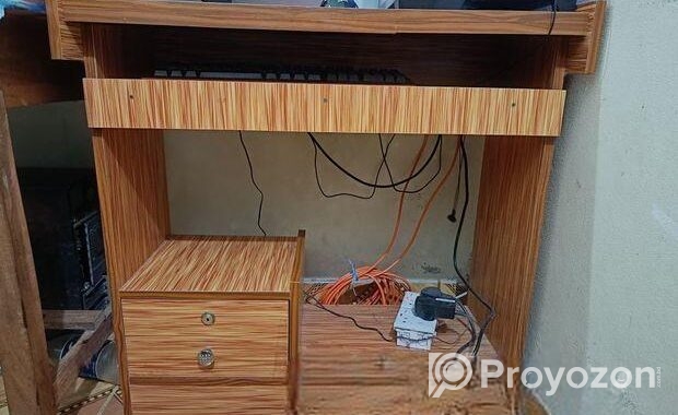 Comupter table Sell Hobe