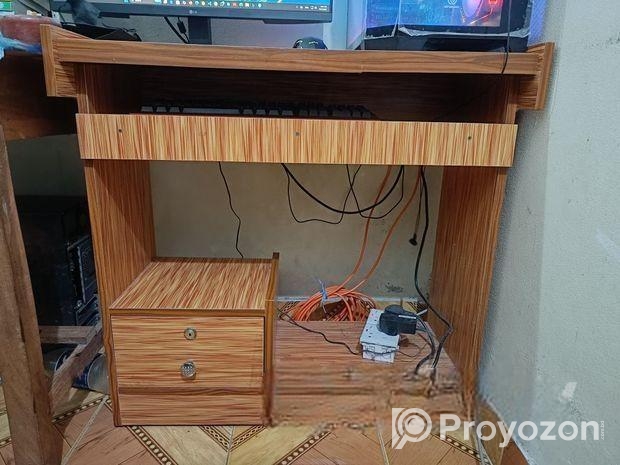 Comupter table Sell Hobe