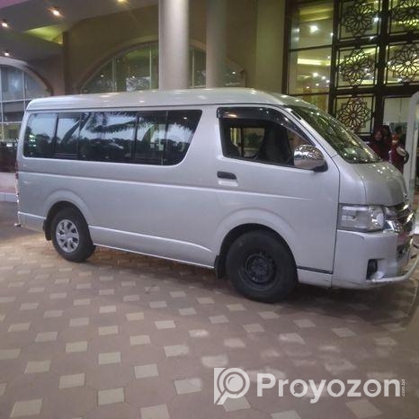 Toyota Hiace . 2005