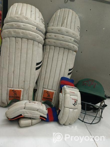 ক্রিকেট গ্লাভস ,প্যাড আর হেলমেট বিক্রয় প্রসঙ্গে