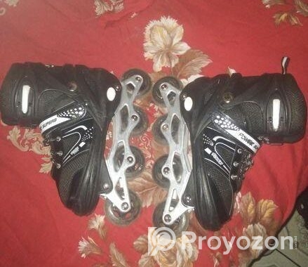 Skating shoes