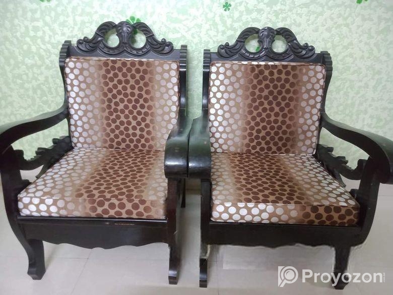 মেহগনি কাঠের সোফা বিক্রি হবে।