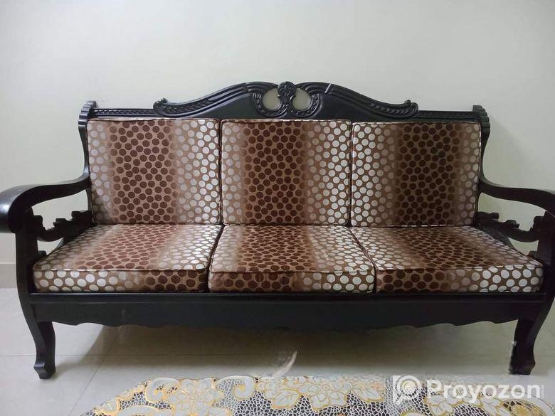 মেহগনি কাঠের সোফা বিক্রি হবে।