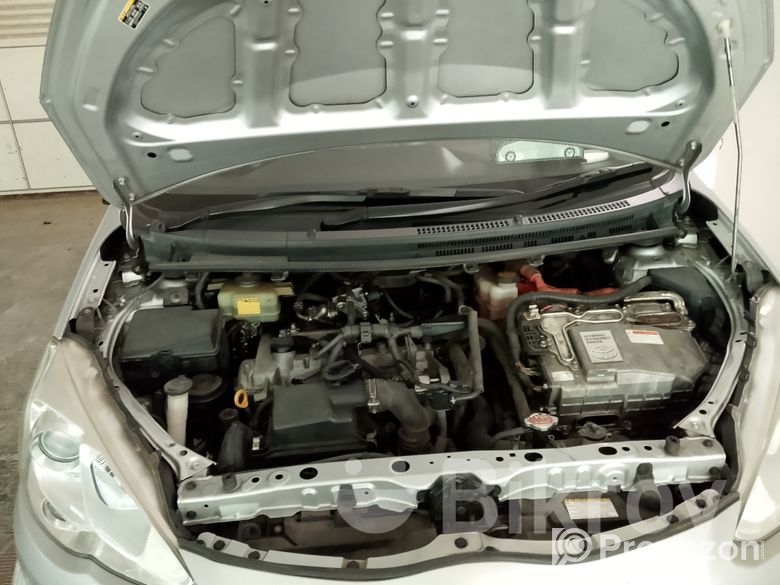 Toyota Aqua Hy-brid 2015