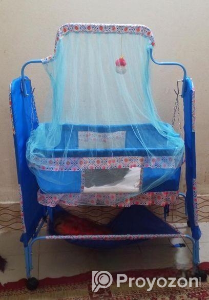 নিউবরণ বেবির দোলনা বিক্রি করব ২৫০০ (নরসিংদী সদর শা