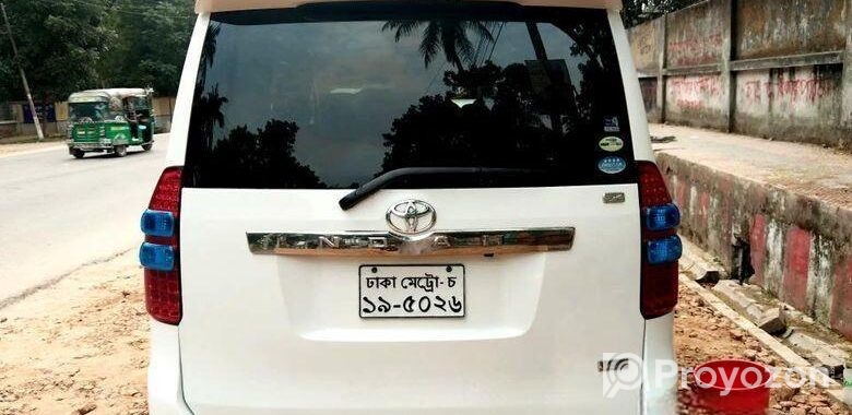 Toyota Noah 2012