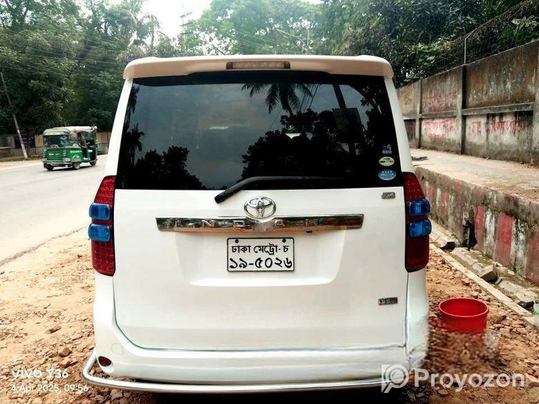 Toyota Noah 2012