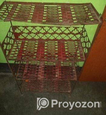 একটি লোহার তৈরী কিচেন রেক