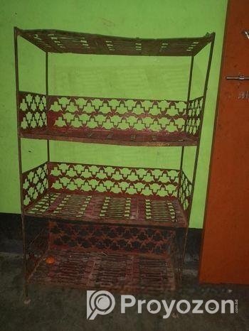 একটি লোহার তৈরী কিচেন রেক