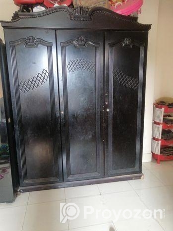 মালেশিয়ান উডের আলমারি
