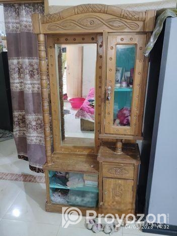 ড্রেসিং টেবিল বিক্রি করা হবে
