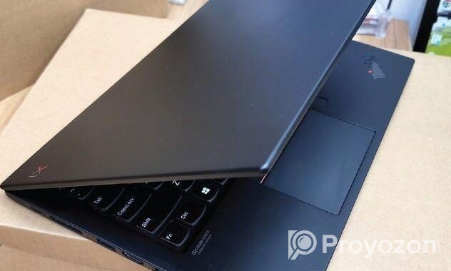 Lenovo thinkpad X1 Carbon 2k Display i5 8th 8GB Ra