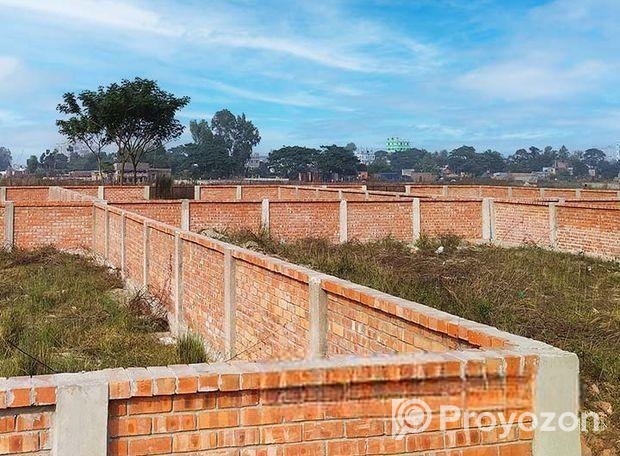 ইমান্দিপুর চৌরাস্তার পাশে মধ্য আয়ের মানুষের জন্য স