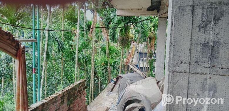 1100 Sqft Flat with Good Location For Sale!