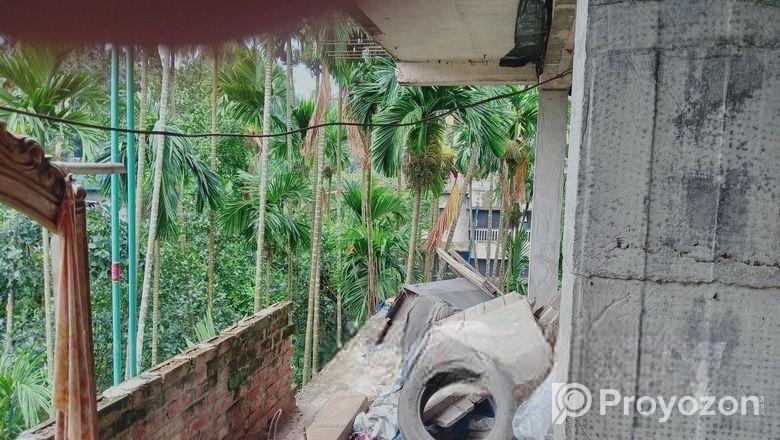 1100 Sqft Flat with Good Location For Sale!