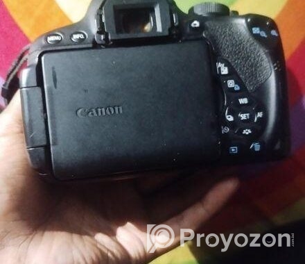 Canon 700 D