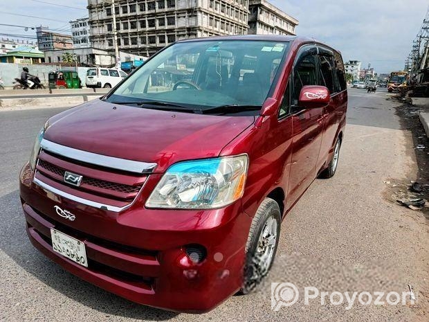 Toyota Noah Microbus X 2005