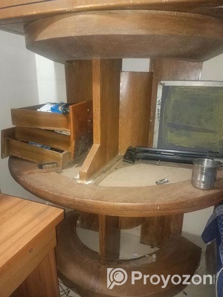 গোল টেবিল ও অফিস