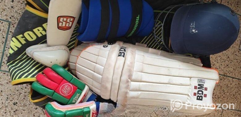 Used Cricket Kit