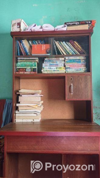 পড়ার টেবিল