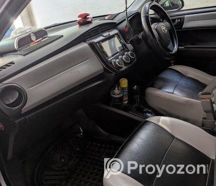Toyota Axio . 2013
