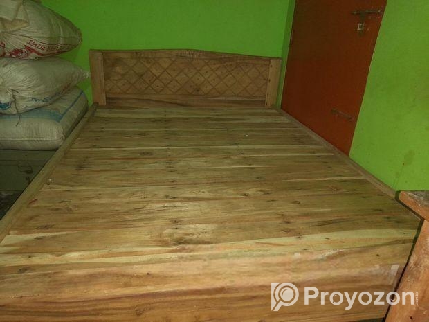 একটি কাঠের খাট